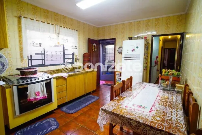 Casa Residencial de 4 Quartos à Venda em Vila Eldízia, Santo André Financiamento Aceito