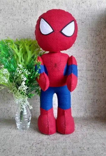 VENDO BONECOS EM FELTRO DO TEMA SUPERHEROIS 40,00 A UNIDADE com 50cm de altura .a