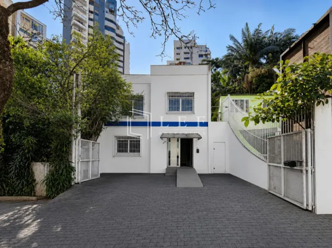 Imóvel Comercial com 260 m², à venda ou locação no bairro Paraíso.