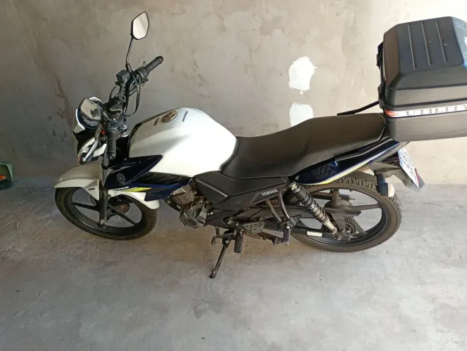Moto boa e conservada.
