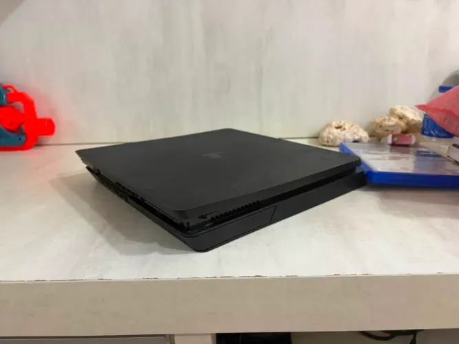 PlayStation 4 Slim 1 TB - Excelente estado