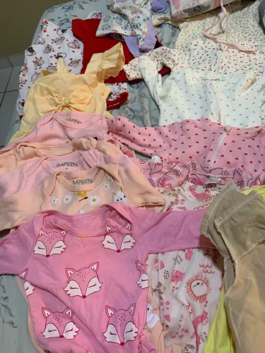 LOTE DE ROUPA SEMI NOVA MENINA RN a 4  MESES