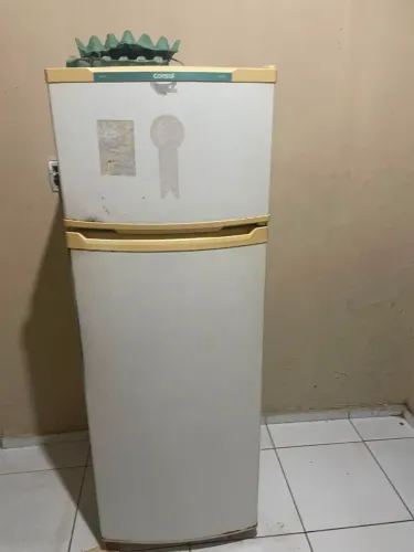 Vende-se geladeira