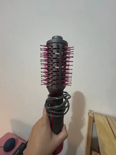 Escova secadora praticamente nova 