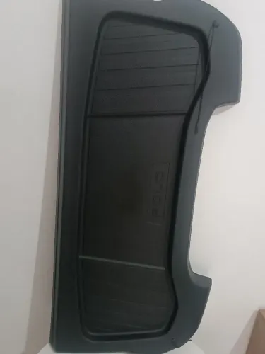 Tampão de Porta-Malas Polo Trek 2024 (serve nos modelos a partir de 2018) Original <br>