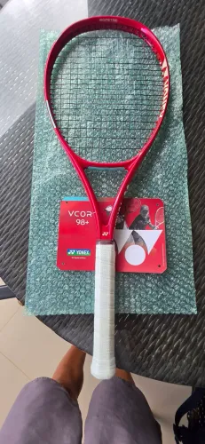 Raquete yonex vcore 98+ 2026 lacrada e encordoada. 