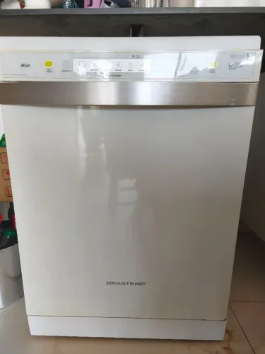 Lava-louças Brastemp ative! 12 serviços, a reparar.