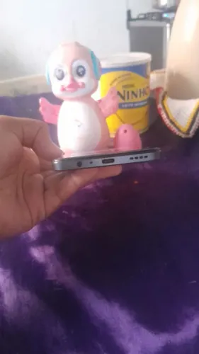 Vendo um celular ? tudo funcionando