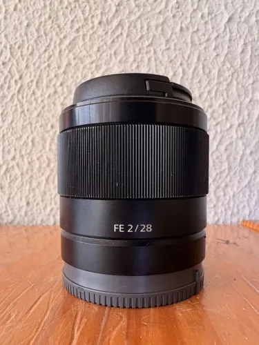 Lente Sony FE 28mm f/2