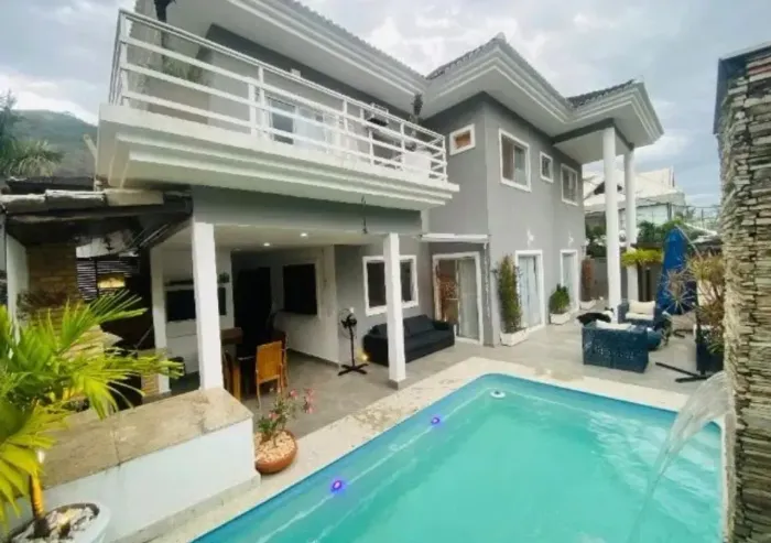 Casa Alto Padrão em Vargem Pequena