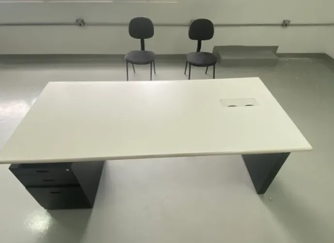 Mesa escritório (sala de reunião)