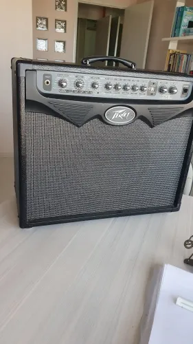 Amplificador Peavey Vypyr 75W c/ foot sampera