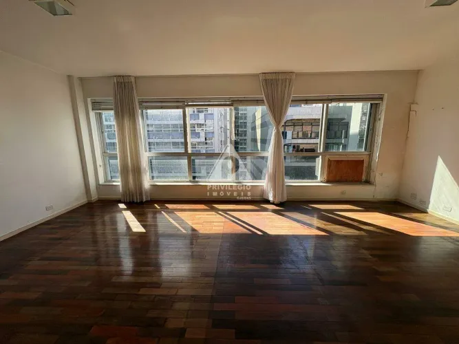 Apartamento Exclusivo à Venda no Leblon com 3 Quartos, 1 Suíte e 2 Vagas
