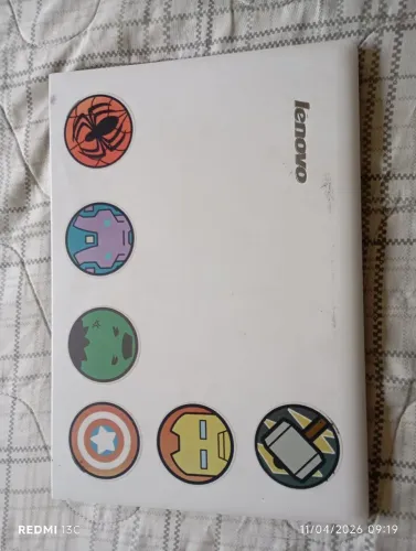 Carcaças de 3 laptops faltando apenas o HD