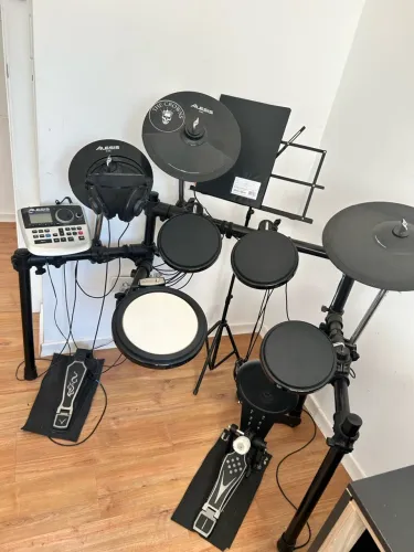 Bateria eletrônica Alesis