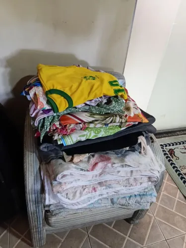 Lote de endredons e roupas