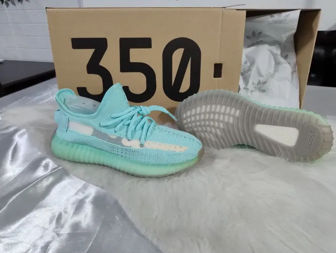 Tênis yezzy boost 37 azul importado