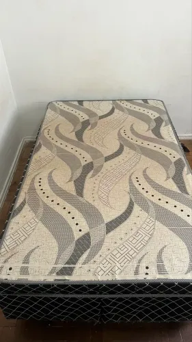 Cama box viúvo,firme. Parte de baixo sem forro. Barato!