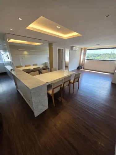 Apartamento para locação em Alphaville 1 com 2 suites mobiliado e nascente no Alpha Class