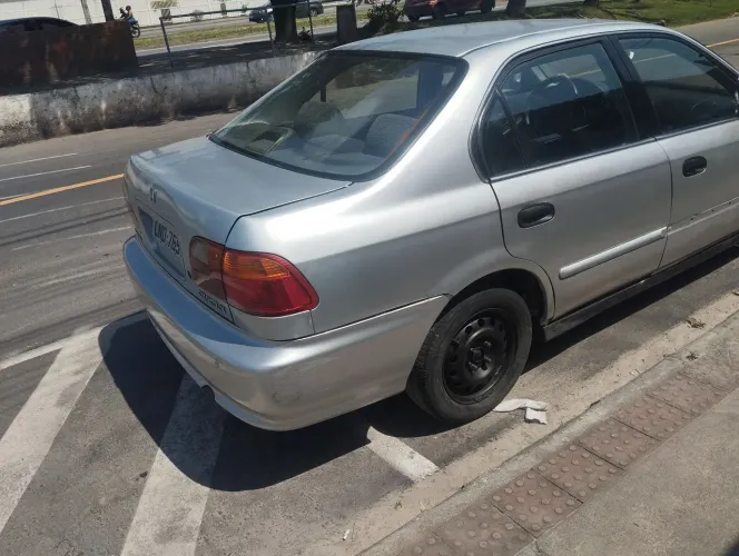 Honda Civic Sedan LX 1.6 16V Mec. 4P 2000