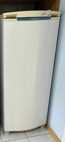 Freezer Vertical Consul (com gavetas internas).