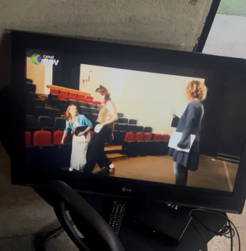 Vendo tv LG 32 polegadas em perfeito estado , obs não é smart
