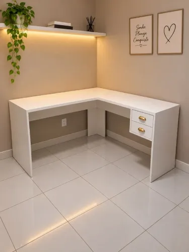 Mesa em L disponível