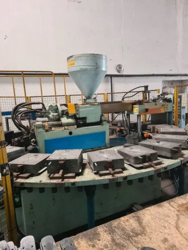 máquina injetora rotativa 24 estações 