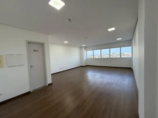 SALA COMERCIAL COM VAGA DE GARAGEM!