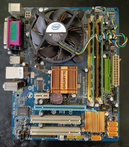 Kit Placa-mãe Gigabyte GA-G31M-ES2L + Processador Core 2 Duo E7500 + 4GB Memória + Cooler