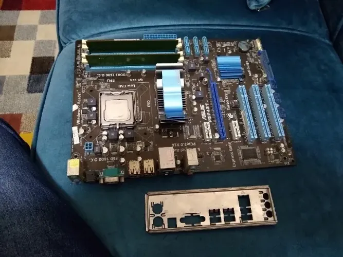 PLACA MÃE ASUS P5P43P + PROCESSADOR CORE 2 DUO E8400 COM COOLER + 4GB MEMORIA RAM DDR3