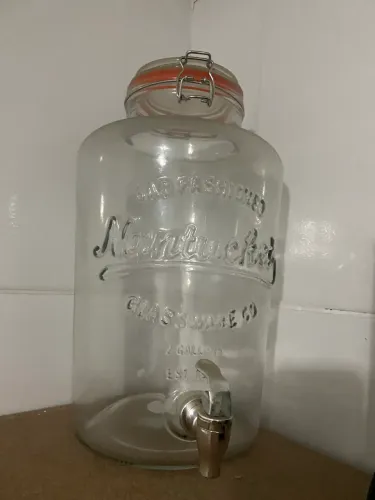 VENDE-SE ESTA JARRA DE SUCO DE VIDRO