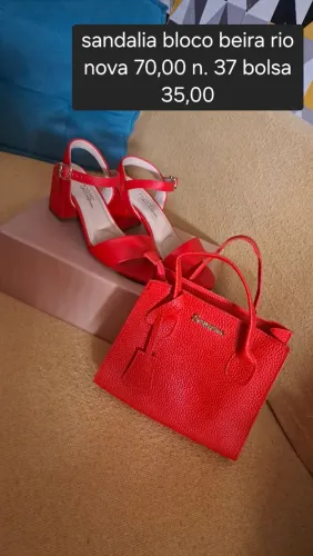 Bolsas,óculos e sandalia