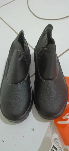 Vendo Esta bota de bico de plástico Safety Flex. Tam. 39