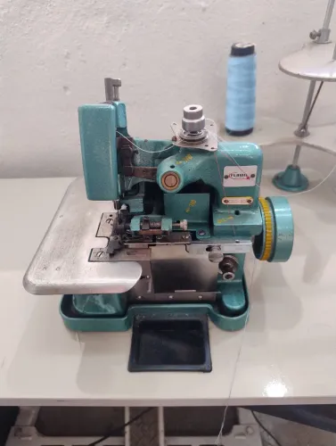 Máquina de overloque semi industrial