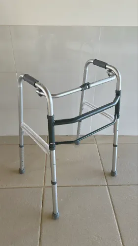 Andador Dellamed D10 Articulado Dobrável - Excelente Estado