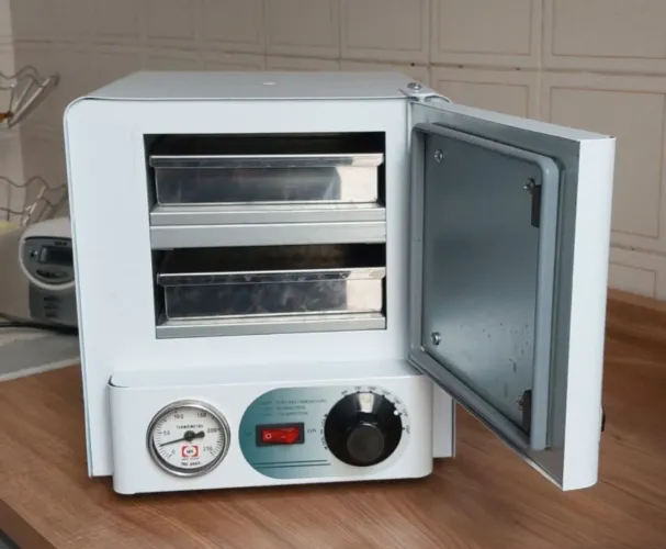 Vende-se um esterilizador 3 L sem uso (novo).