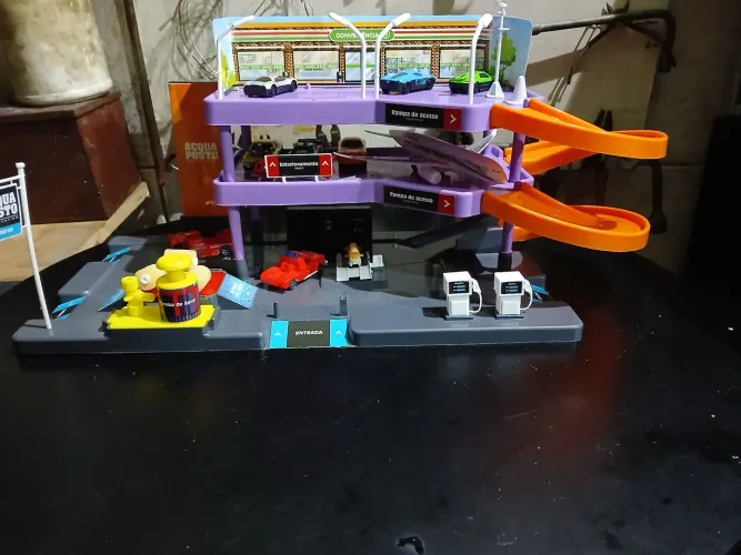 Posto de combustível infantil + carrinhos