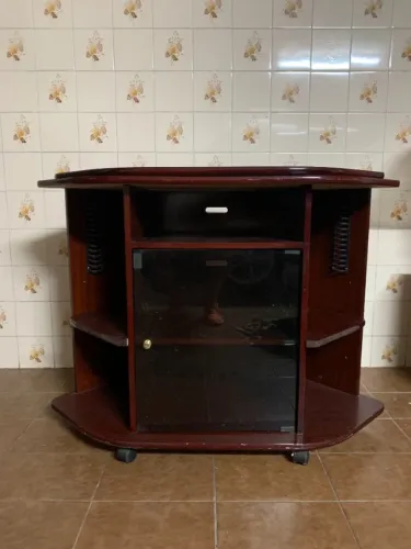Rack para TV com mesa giratória e rodinhas
