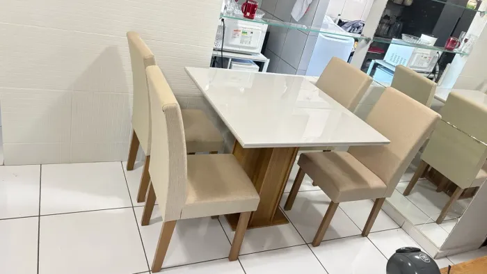Mesa 4 cadeiras tampo em vidro