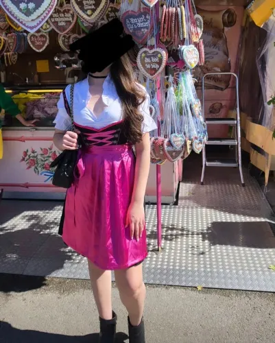 Dirndl Oktoberfest Preto e Rosa - tamanho M - direto de Munique Alemanha. Traje típico