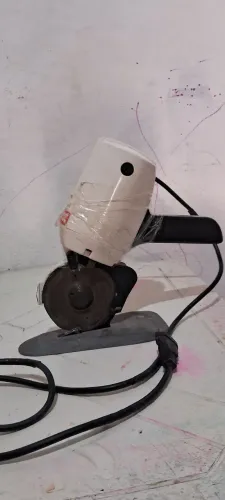 Máquina de cortar tecidos