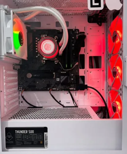 PC GAMER Ryzen 7 8700G 32GB de RAM