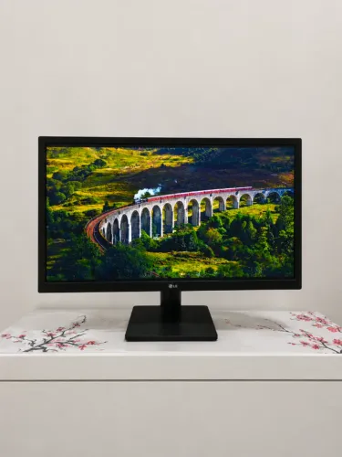 Monitor LG 75 hz FULL HD com menos de 10% da vida util gasta