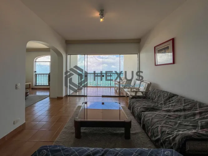 Apartamento frente mar com varanda na Praia das Pitangueiras, Guaruja