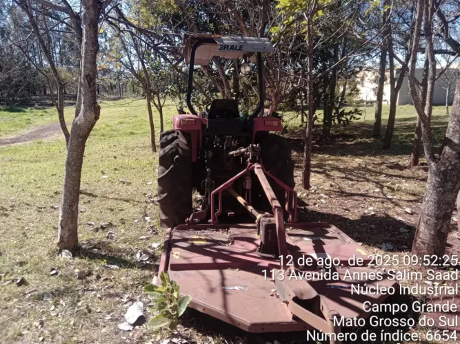 Trator Agrale 5065.4 com roçadeira 