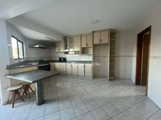 Apartamento semi Mobiliado para alugar com 3 Quartos por R$2900,00 na Av. Tancredo Neves n