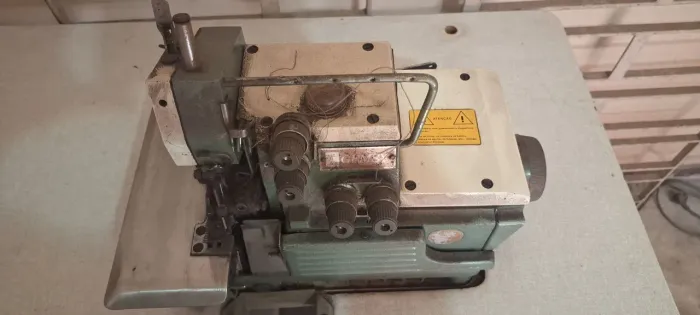 Máquina de Costura Overlock