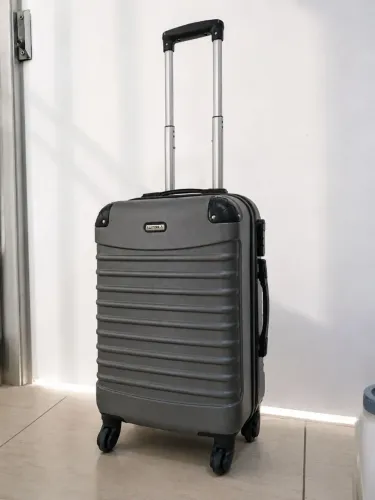 Mala de Viagem 10kg Cinza Grafite, Conservada, Rodinhas 360°.