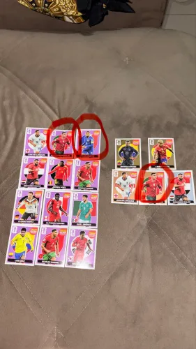 Mbappé e cr7 lilas, e yamal e cr7 bronze oficial panini
